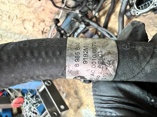 64506985610 BMW Шланг кондиционера, от испарителя к компрессору купить в Полтава