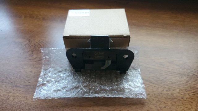 Замок бардачка 51161849472 URO PARTS