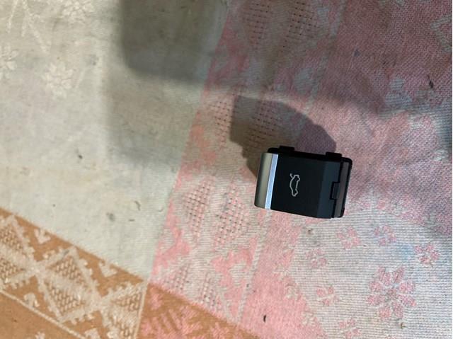 Кнопка салона привода крышки багажника (двери 3/5-й (ляды) на Audi A5 ...