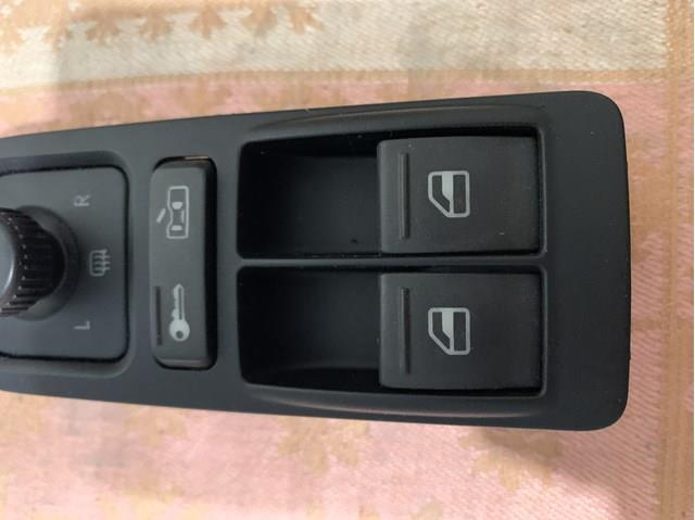 Кнопочный блок управления стеклоподъемником передний левый 7E0959855A