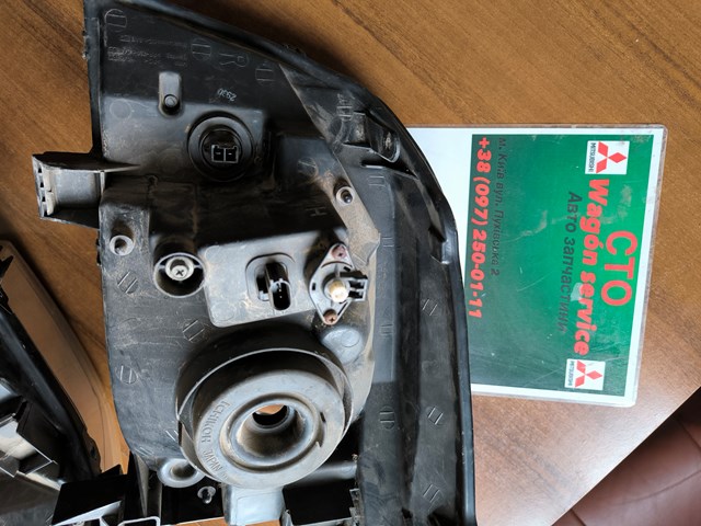 NISSAN 260108H925 Фара правая в наличии Киев