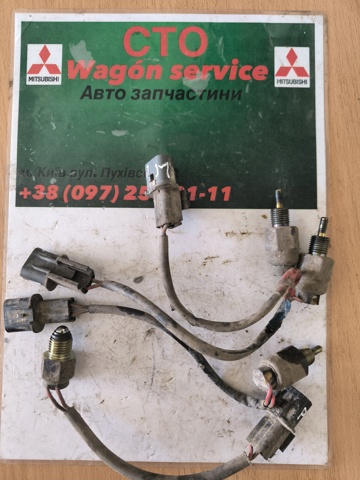Датчик света заднего хода MR528027 MITSUBISHI