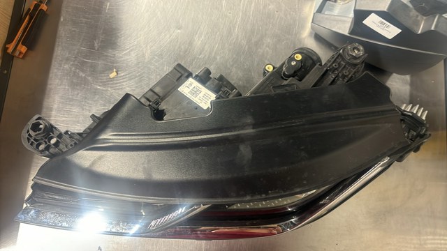 3G8941773 VAG Левая фара купить в Полтава