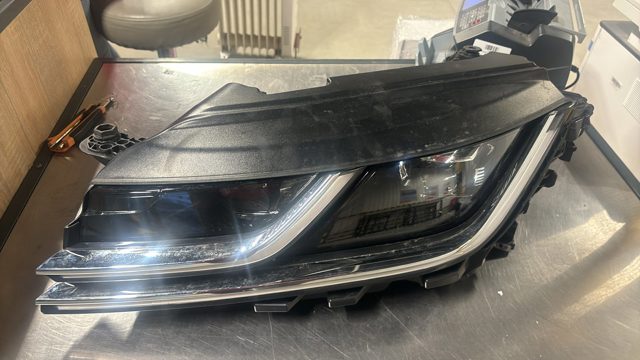 Фара дальнего света в сборе 3G8941773 VAG