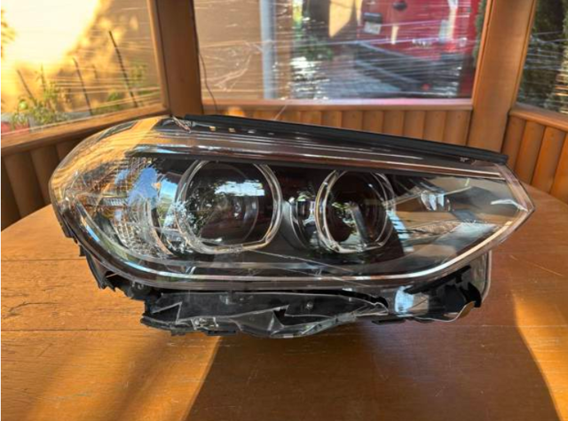 Вставка фары правой 63117466122 BMW