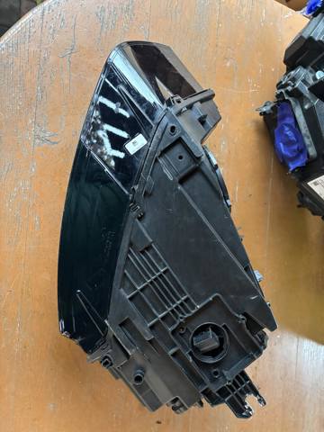 8U0941044E VAG Фара правая купить в Кривой Рог