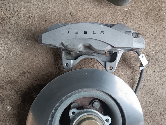 Суппорт тормозной передний правый 104462200D TESLA