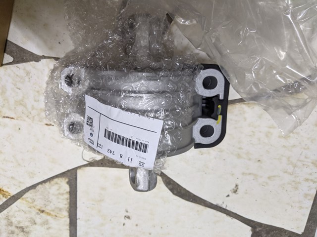 22118742123 BMW купить в Черновцы