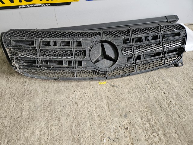 1568880460 MERCEDES Решетка радиатора купить в Днепр