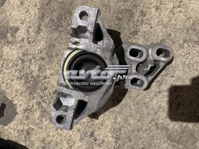 Подушка (опора) двигателя, левая 2462400217 MERCEDES