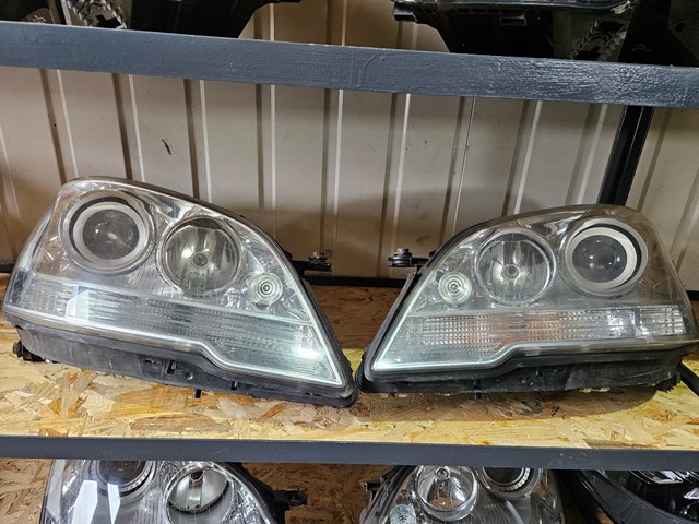 Вставка фары правой A1648207861 MERCEDES