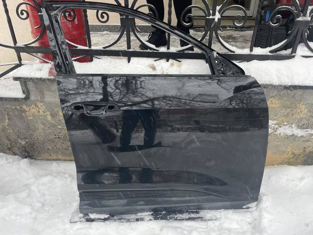 Пассажирская передняя дверь 4KE831052B VAG