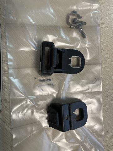 8R0998121A Кронштейн (адаптер) крепления фары передней левой купить Хмельницкий