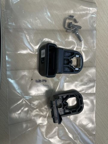 8R0998121A VAG Кронштейн (адаптер) крепления фары передней левой купить в Ужгород