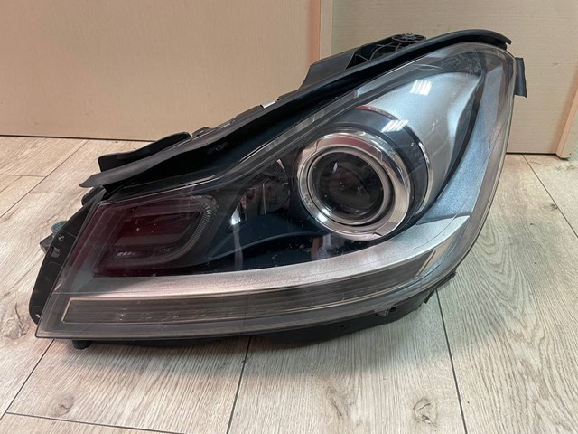 Вставка фары левой Mercedes C