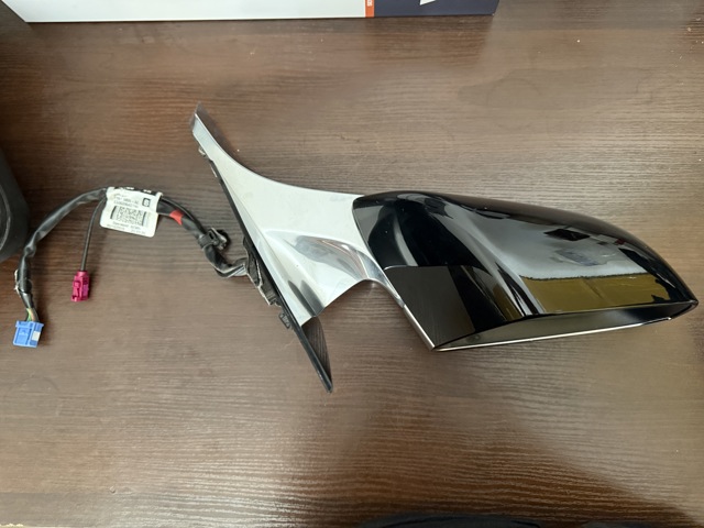 Наружное зеркало правое 111077898H Tesla Model