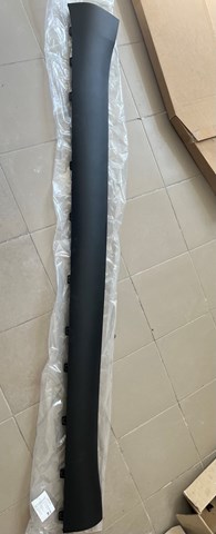 Накладка наружняя (молдинг) порога, правый 149774400B TESLA