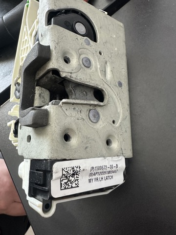 Запор кабины 150067200B Tesla Model