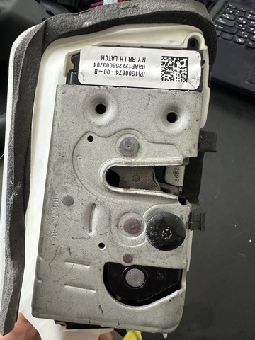 TESLA 150067400B Замок двери задней левой в наличии Одесса