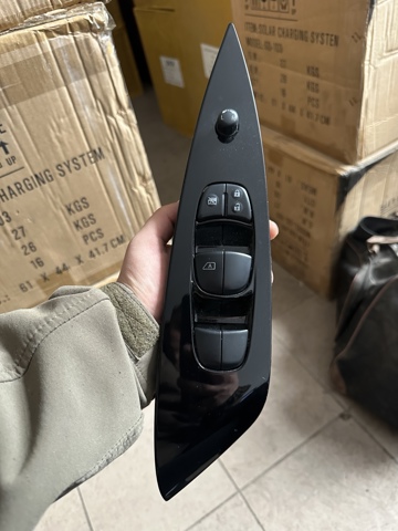 Кнопки переднего левого стекло подъёмника 254015SA0A NISSAN