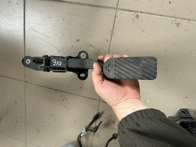 32700GI100 HYUNDAI Педаль газа (акселератора) купить в Ирпень