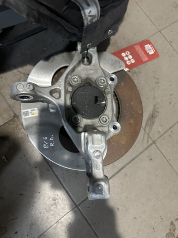 Цапфа (поворотный кулак) передний правый 51711GI000 HYUNDAI