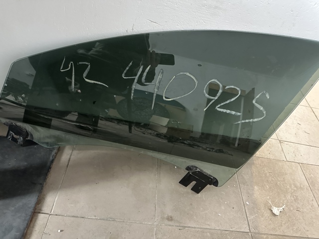 600654700E Стекло двери передней левой купить Львов