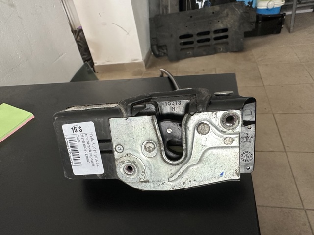 Замок двери водителя 600891300C TESLA