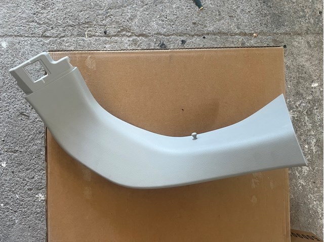 Обшивка крышки багажника 909025SA0A NISSAN