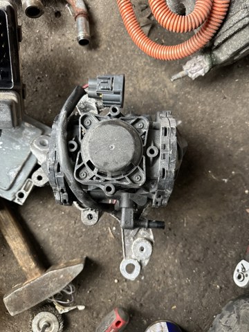 Вакуумный насос DG982A451AD FORD