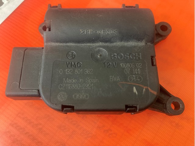 Мотор заслонки печки 0132801362 BOSCH