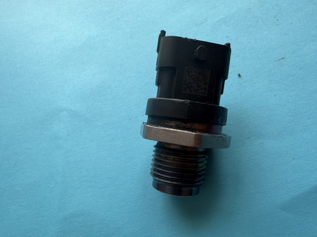 BOSCH 0281002706 Датчик давления топлива в наличии Запорожье