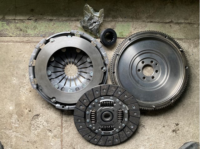 03L105266E Маховик купить Украина