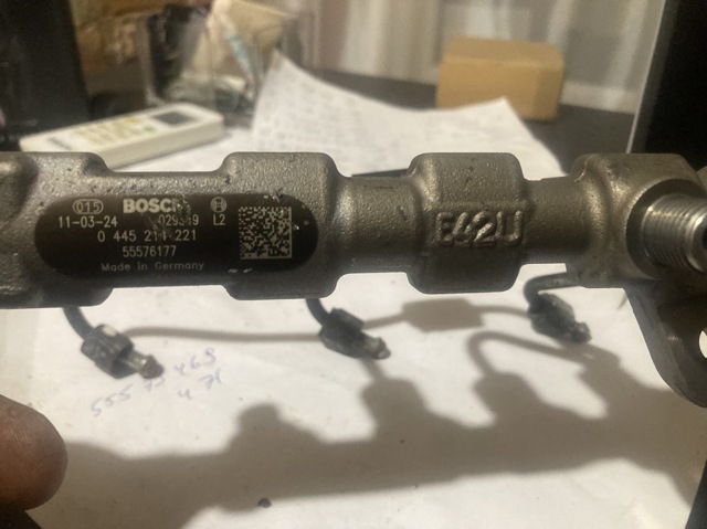 Распределитель топлива 0445214221 BOSCH