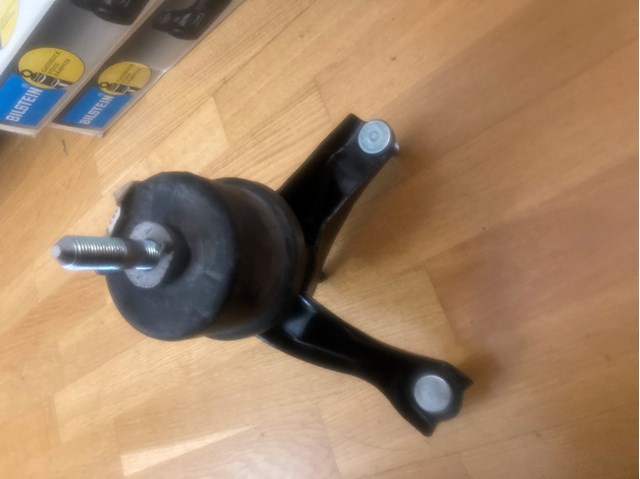 Левая опора двигателя 123720H110 TOYOTA