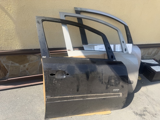 Пассажирская передняя дверь 124242 OPEL