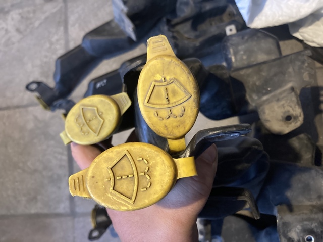 Крышка бака омывателя 13118170 OPEL