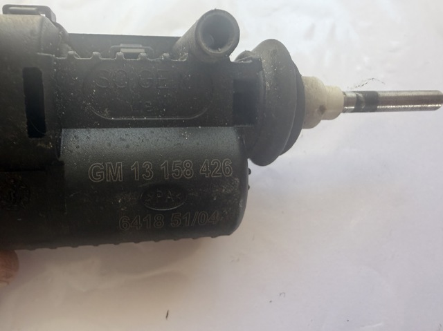 Мотор-привод открытия лючка бака 13158426 GM