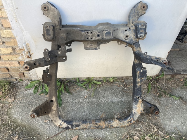 Балка передней подвески 13192886 OPEL