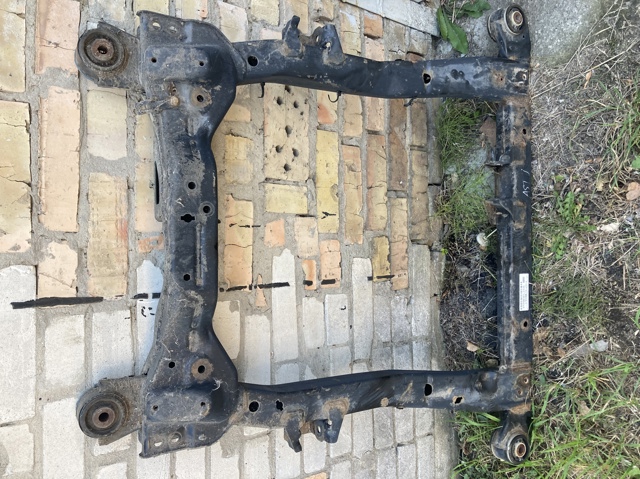 Передняя балка 13327070 OPEL