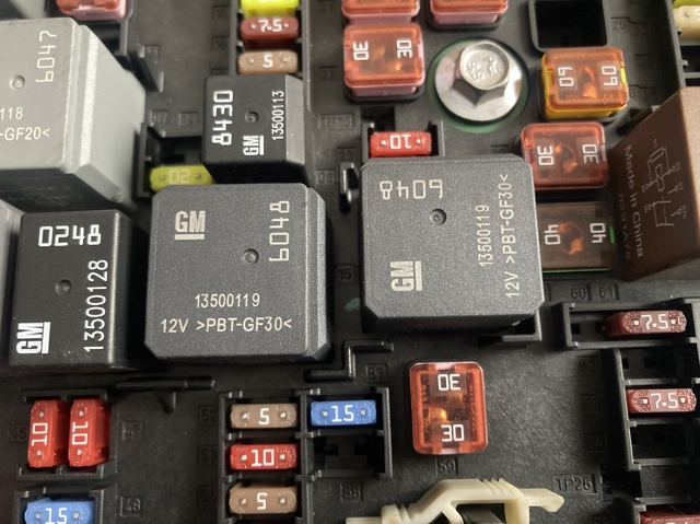 Многофункциональное реле 13500119 OPEL
