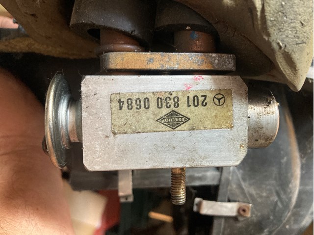 Клапан TRV, кондиционера 2018300684 MERCEDES