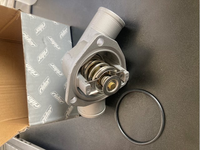 Термостат в корпусе Ваз 2109