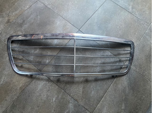 Решетка 2108800583 MERCEDES
