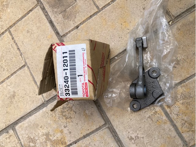 3324012011 Toyota