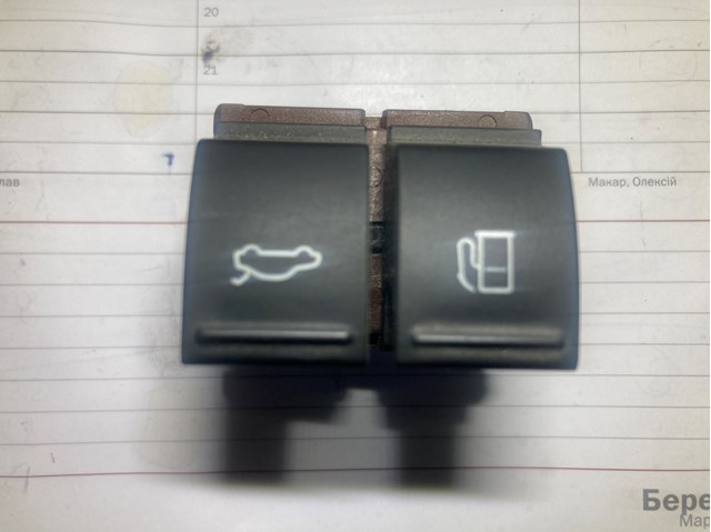 Кнопка привода замка крышки багажника (двери 3/5-й (ляды) 	 3C0959903B