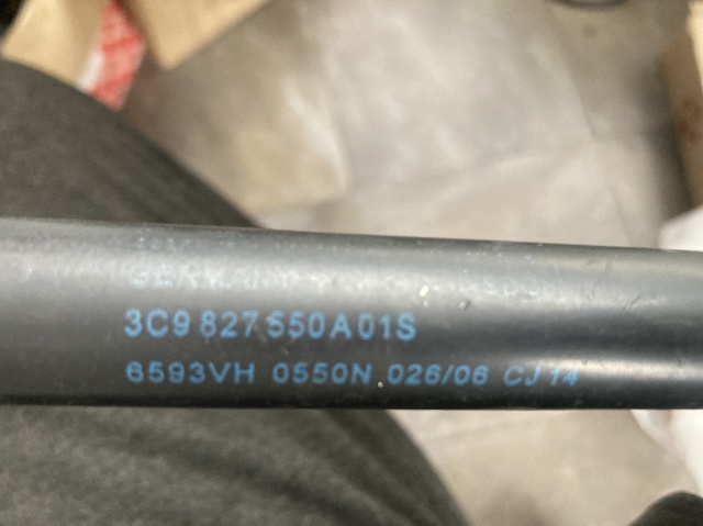 Амортизатор крышки багажника 3C9827550A VAG
