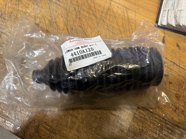 Чехол рулевого механизма 4410A125 MITSUBISHI