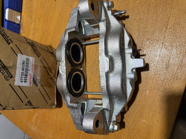 4773060280 TOYOTA Суппорт тормозной передний правый купить в Каменское