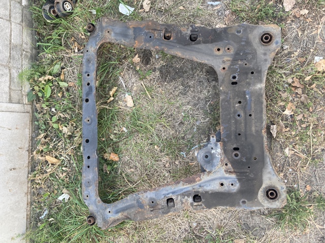 Передняя балка 54400BB00A NISSAN